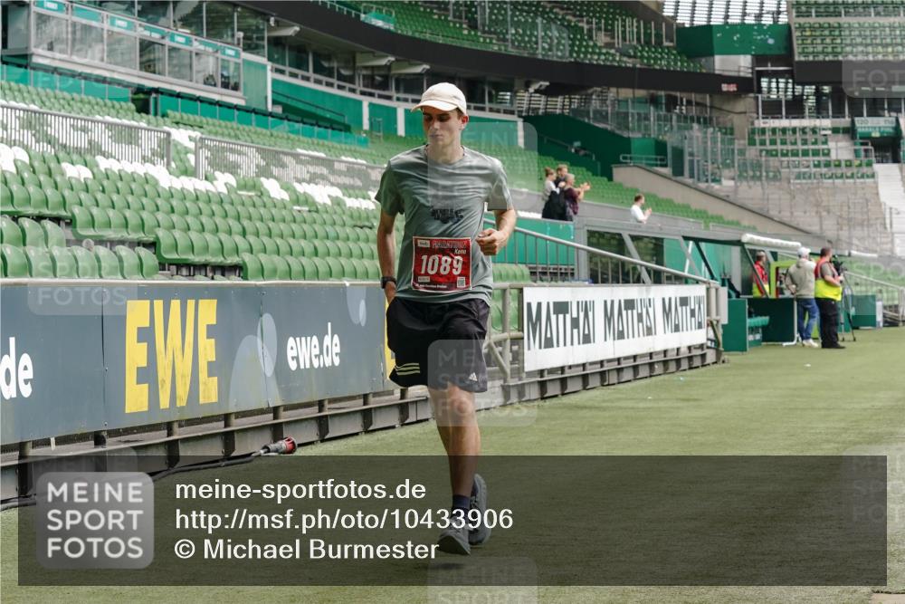 13.09.2026 - 21. swb-Marathon Bremen Michael Burmester http://msf.ph/oto/10433906 13.09.2026 12:34:34 Laufen im Stadion 250, 272, 299, 525, 919, 1089, 1212, 2072, 5428, 7741, 417, 573, 1168, 1214, 1357, 1453, 1507, 1639, 4474, 5212, 6485, 6507, 8044, 8285 meine-sportfotos.de