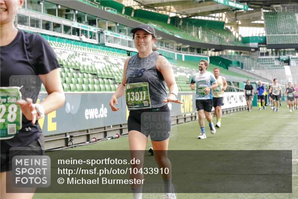 13.09.2026 - 21. swb-Marathon Bremen Michael Burmester http://msf.ph/oto/10433910 13.09.2026 13:31:46 Laufen im Stadion 122, 224, 295, 344, 350, 386, 487, 490, 617, 639, 690, 806, 840, 965, 1114, 1133, 1142, 1310, 1314, 1326, 1329, 1427, 1529, 1775, 1801, 1869, 1892, 1897, 1904, 1923, 2216, 2242, 2249, 2253, 2270, 2274, 2320, 2344, 2368, 2372, 2456, 2514, 2523, 2556, 2629, 2637, 2643, 2649, 2677, 2719, 2726, 2848, 2869, 2871, 2877, 2918, 2945, 2952, 2994, 3038, 3094, 3101, 3140, 3223, 3350, 3379, 3401, 3426, 3572, 3644, 3723, 3736, 3746, 3873, 3876, 3918, 3944, 3960, 4162, 4309, 4460, 111 meine-sportfotos.de