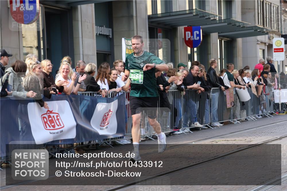 13.09.2026 - 21. swb-Marathon Bremen Strokosch-Dieckow http://msf.ph/oto/10433912 13.09.2026 13:12:58 Ziel 280, 313, 621, 868, 987, 1207, 2130, 2360, 2498, 2962, 3566, 3625, 4582, 5345, 5769, 6038, 6394, 6407, 7874, 8197, 8291, 8419, 8464, 8568, 8963, 9092, 868, 1513, 2350, 2442, 2559, 2801, 2858, 3988, 4605, 5379, 5965, 6349, 8029, 8419, 8798, 9217, 9775, 13106, 13140 meine-sportfotos.de