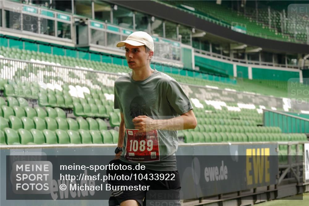 13.09.2026 - 21. swb-Marathon Bremen Michael Burmester http://msf.ph/oto/10433922 13.09.2026 12:34:35 Laufen im Stadion 250, 272, 299, 525, 919, 1089, 1212, 2072, 5428, 7741, 417, 573, 1168, 1214, 1357, 1453, 1507, 1639, 4474, 5212, 6485, 6507, 8044, 8285 meine-sportfotos.de