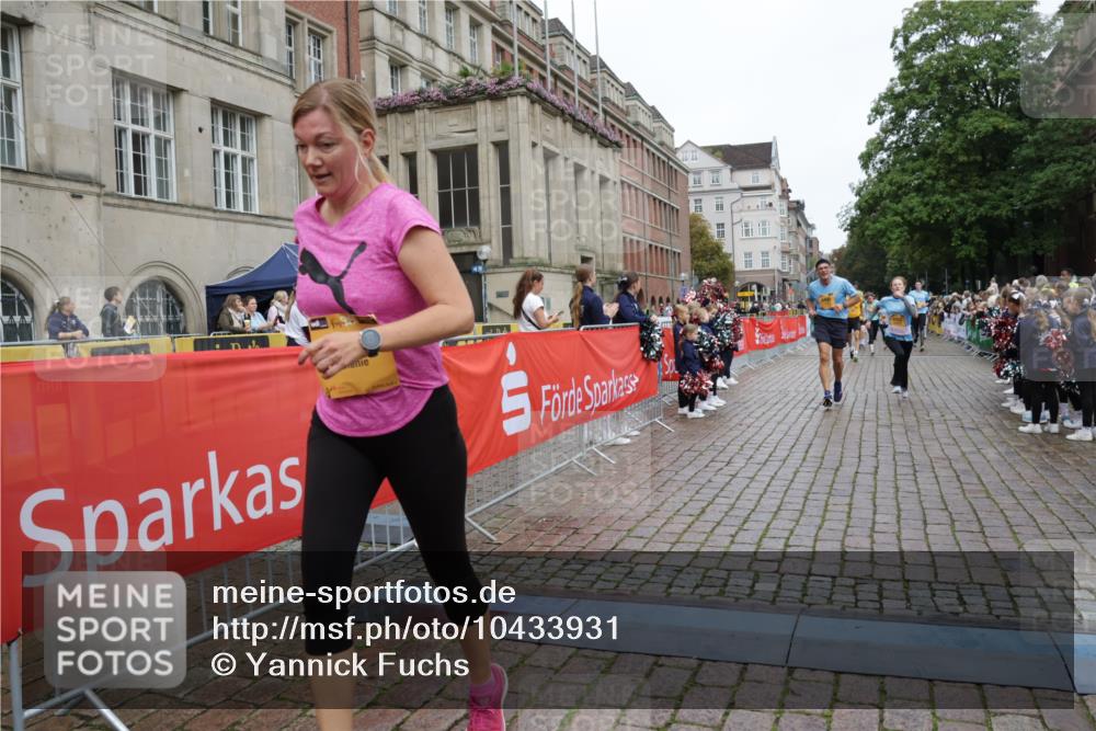 13.09.2026 - Kiel Lauf Yannick Fuchs http://msf.ph/oto/10433931 13.09.2026 09:47:42 Ziel 390, 466, 3373, 3735, 4011, 4103, 4400, 4479, 4480, 4952, 5517, 6078, 6696, 7767, 8503, 8833, 9528, 9697, 10789, 12099, 544, 591, 1235, 1324, 2587, 2870, 3192, 3629, 5167, 5517, 6072, 6575, 6639, 6696, 7461, 8231, 8524, 8540, 8777, 9091, 9634, 9936, 10076, 10224, 10555, 10742, 10744, 10789, 11862, 11964, 12635, 122, 218, 1713, 1743, 2241, 2755, 3812, 4225, 4288, 4365, 4460, 4710, 5215, 6809, 6942, 7258, 8096, 9694, 10823, 11396, 11654, 12007, 12167, 12393, 7461 meine-sportfotos.de