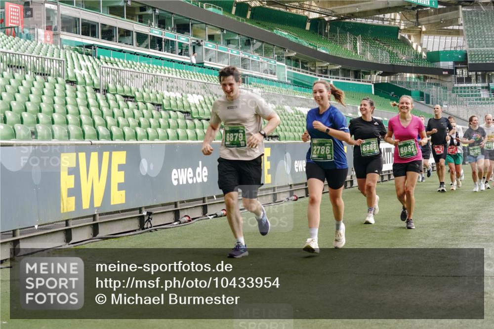 13.09.2026 - 21. swb-Marathon Bremen Michael Burmester http://msf.ph/oto/10433954 13.09.2026 13:31:55 Laufen im Stadion 122, 224, 295, 344, 350, 386, 487, 490, 617, 639, 690, 806, 840, 965, 1114, 1133, 1142, 1310, 1314, 1326, 1329, 1427, 1529, 1775, 1801, 1869, 1892, 1897, 1904, 1923, 2216, 2230, 2231, 2253, 2270, 2274, 2320, 2344, 2368, 2372, 2374, 2456, 2514, 2523, 2539, 2556, 2629, 2637, 2643, 2649, 2677, 2719, 2726, 2848, 2877, 2918, 2945, 2952, 2994, 3038, 3094, 3101, 3140, 3223, 3350, 3379, 3401, 3426, 3572, 3644, 3723, 3736, 3746, 3873, 3876, 3918, 3944, 3960, 4162, 4309, 4460, 111 meine-sportfotos.de