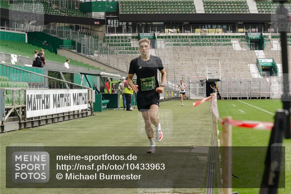 13.09.2026 - 21. swb-Marathon Bremen Michael Burmester http://msf.ph/oto/10433963 13.09.2026 12:34:56 Laufen im Stadion 250, 272, 299, 525, 919, 1089, 1212, 1550, 1875, 2072, 4232, 5428, 417, 482, 573, 668, 943, 1020, 1126, 1357, 1507, 1639, 2100, 4474, 5212, 6485, 6507, 8044, 8285 meine-sportfotos.de