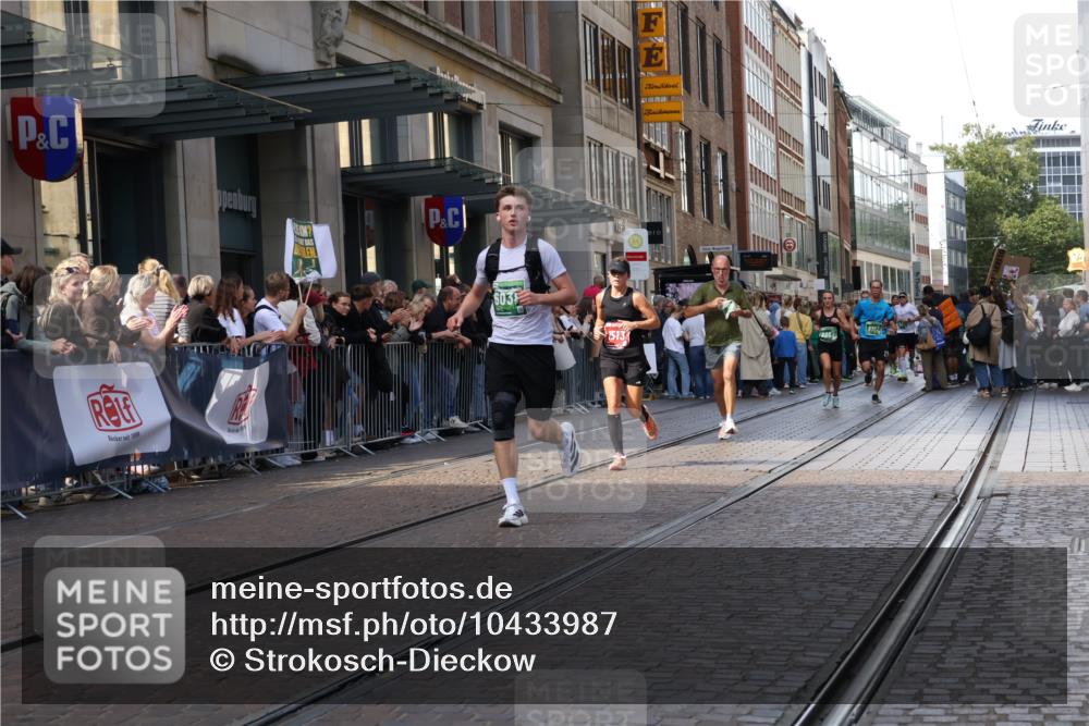 13.09.2026 - 21. swb-Marathon Bremen Strokosch-Dieckow http://msf.ph/oto/10433987 13.09.2026 13:13:01 Ziel 280, 313, 621, 779, 987, 1207, 2130, 2360, 2498, 2882, 2962, 3566, 3625, 4582, 5345, 5769, 6038, 6394, 6407, 7874, 8197, 8291, 8464, 8477, 8568, 8963, 9092, 313, 868, 1513, 2350, 2442, 2559, 2801, 2858, 3988, 4605, 5379, 5965, 6349, 8029, 8291, 8419, 8798, 9217, 9775, 13106, 13140 meine-sportfotos.de
