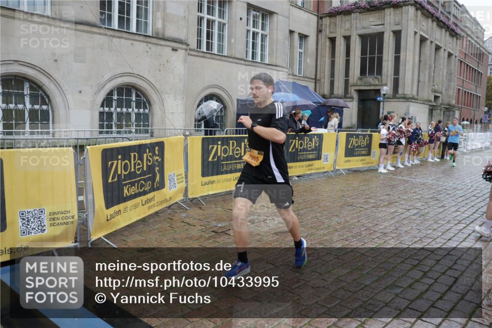 13.09.2026 - Kiel Lauf Yannick Fuchs http://msf.ph/oto/10433995 13.09.2026 11:43:46 Ziel 9569 meine-sportfotos.de