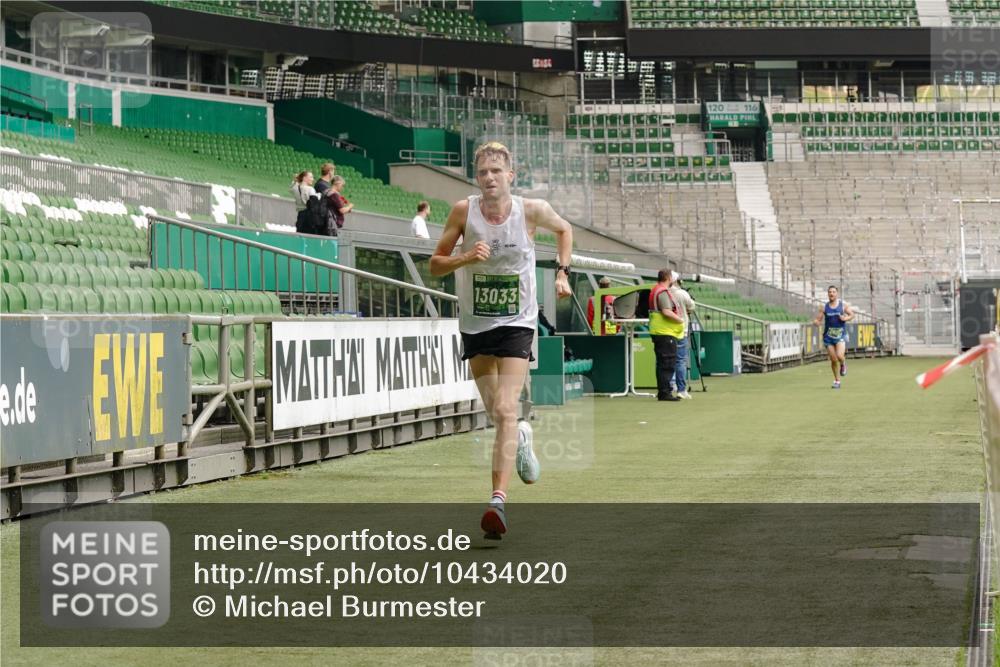 13.09.2026 - 21. swb-Marathon Bremen Michael Burmester http://msf.ph/oto/10434020 13.09.2026 12:35:08 Laufen im Stadion 250, 272, 299, 525, 919, 1089, 1212, 1550, 1875, 2072, 4232, 7692, 417, 482, 573, 668, 943, 1020, 1126, 1357, 1507, 1639, 2100, 4474, 5212, 6485, 6507, 8044, 8285 meine-sportfotos.de