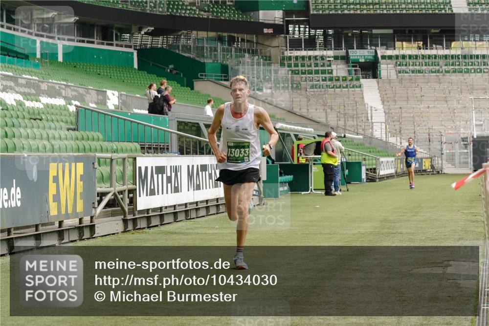 13.09.2026 - 21. swb-Marathon Bremen Michael Burmester http://msf.ph/oto/10434030 13.09.2026 12:35:08 Laufen im Stadion 250, 272, 299, 525, 919, 1089, 1212, 1550, 1875, 2072, 4232, 7692, 417, 482, 573, 668, 943, 1020, 1126, 1357, 1507, 1639, 2100, 4474, 5212, 6485, 6507, 8044, 8285 meine-sportfotos.de
