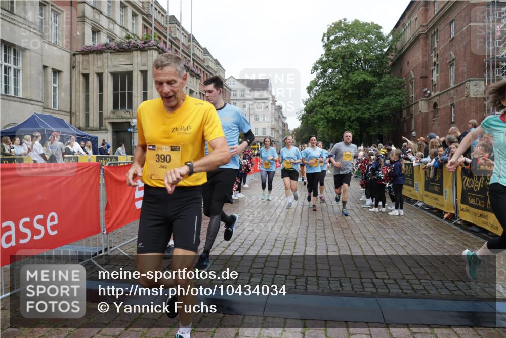 13.09.2026 - Kiel Lauf Yannick Fuchs http://msf.ph/oto/10434034 13.09.2026 09:47:49 Ziel 390, 1743, 2241, 2755, 3735, 3812, 4103, 4225, 4365, 4400, 4460, 4952, 5215, 6078, 6942, 8096, 9697, 10823, 11396, 11654, 12007, 12099, 12167, 12393, 466, 544, 591, 1324, 2870, 3192, 3373, 3629, 4011, 4479, 4480, 5167, 5517, 6072, 6575, 6639, 6696, 7767, 8231, 8503, 8524, 8540, 8777, 8833, 9528, 9634, 9936, 10555, 10789, 12635, 122, 218, 366, 872, 1227, 1713, 4288, 4467, 4710, 6242, 6809, 7070, 7258, 8080, 9694, 1235, 2587, 5167, 7461, 8524, 9091, 10076 meine-sportfotos.de