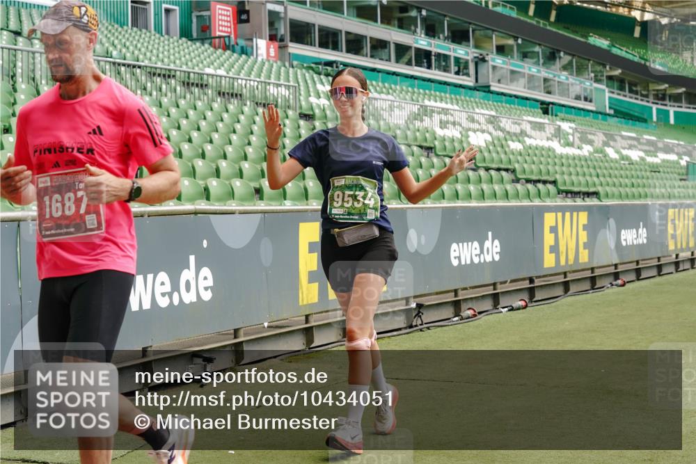 13.09.2026 - 21. swb-Marathon Bremen Michael Burmester http://msf.ph/oto/10434051 13.09.2026 13:05:04 Laufen im Stadion 178, 209, 210, 217, 244, 323, 394, 534, 536, 565, 647, 725, 881, 891, 900, 1073, 1239, 1243, 1307, 1308, 1343, 1373, 1380, 1456, 1479, 1533, 1627, 1649, 1653, 1656, 1687, 1780, 1914, 1932, 1941, 2023, 2089, 2126, 2241, 2244, 2265, 2301, 2310, 2369, 2430, 2452, 2464, 2602, 2723, 2742, 2764, 2851, 2867, 2872, 2891, 2910, 2919, 2957, 2959, 2985, 3028, 3030, 3115, 3217, 3278, 3320, 3343, 3419, 3425, 3444, 3454, 3485, 3521, 3579, 3796, 3909, 242 meine-sportfotos.de