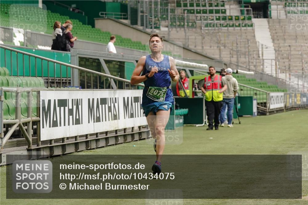 13.09.2026 - 21. swb-Marathon Bremen Michael Burmester http://msf.ph/oto/10434075 13.09.2026 12:35:16 Laufen im Stadion 250, 272, 299, 919, 1089, 1550, 1875, 1993, 4232, 7692, 13033, 417, 482, 573, 668, 943, 1020, 1126, 1357, 1507, 1629, 1639, 2100, 4474, 6507, 8044, 8285 meine-sportfotos.de