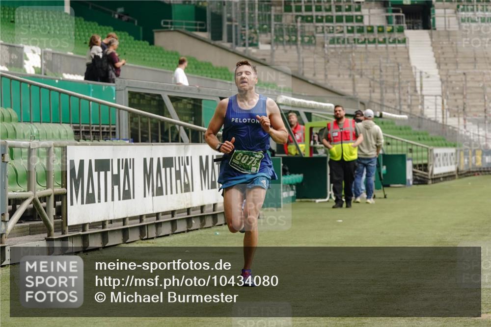 13.09.2026 - 21. swb-Marathon Bremen Michael Burmester http://msf.ph/oto/10434080 13.09.2026 12:35:16 Laufen im Stadion 250, 272, 299, 919, 1089, 1550, 1875, 1993, 4232, 7692, 13033, 417, 482, 573, 668, 943, 1020, 1126, 1357, 1507, 1629, 1639, 2100, 4474, 6507, 8044, 8285 meine-sportfotos.de