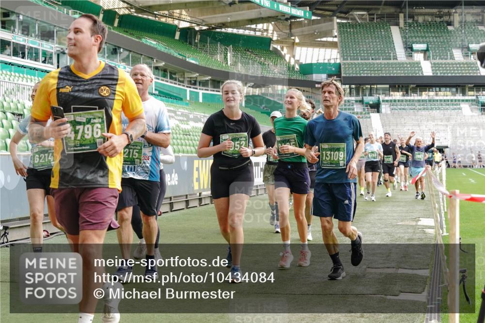 13.09.2026 - 21. swb-Marathon Bremen Michael Burmester http://msf.ph/oto/10434084 13.09.2026 13:32:56 Laufen im Stadion 155, 344, 350, 386, 490, 594, 617, 690, 765, 786, 787, 1001, 1051, 1133, 1142, 1292, 1310, 1326, 1377, 1427, 1591, 1592, 1760, 1801, 1869, 1892, 1897, 1904, 1923, 2077, 2132, 2226, 2230, 2231, 2253, 2270, 2274, 2320, 2344, 2374, 2399, 2400, 2456, 2514, 2515, 2523, 2539, 2556, 2616, 2630, 2649, 2718, 2769, 2848, 2945, 2982, 3014, 3140, 3223, 3350, 3379, 3443, 3503, 3572, 3601, 3614, 3644, 3736, 3746, 3797, 3901, 3911, 3944, 3952, 3960, 4309 meine-sportfotos.de