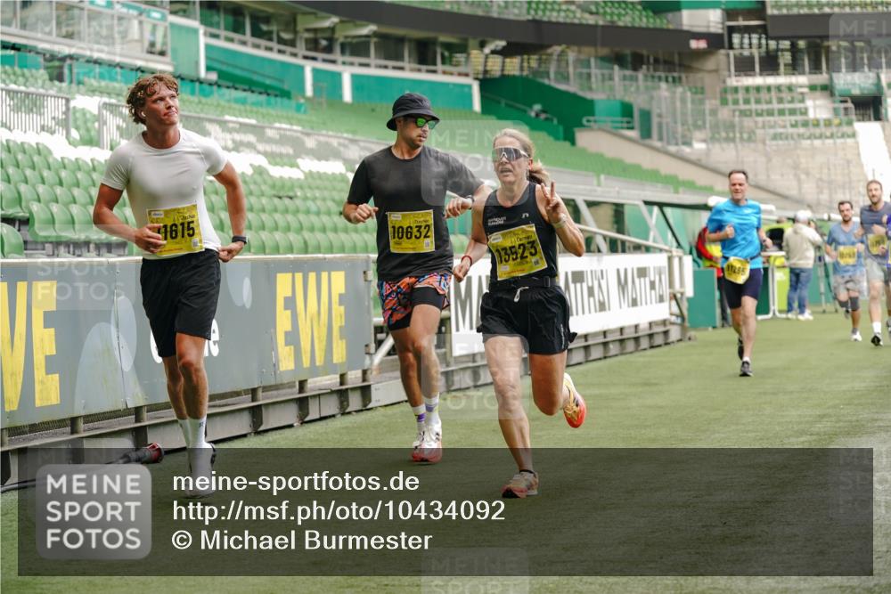 13.09.2026 - 21. swb-Marathon Bremen Michael Burmester http://msf.ph/oto/10434092 13.09.2026 10:24:48 Laufen im Stadion 10143, 10235, 10312, 10328, 10336, 10337, 10341, 10358, 10456, 10520, 10592, 10593, 10618, 10632, 10775, 10782, 10816, 10861, 10972, 10988, 11020, 11042, 11108, 11143, 11201, 11265, 11373, 11375, 11426, 11442, 11447, 11468, 11527, 11607, 11615, 11628, 11630, 11632, 11704, 11713, 11758, 11779, 11826, 11895, 11903, 11948, 12144, 12246, 12281, 12404, 12406, 12426, 12442, 12468, 12469, 12477, 12525, 13520, 13566, 13580, 13585, 13586 meine-sportfotos.de