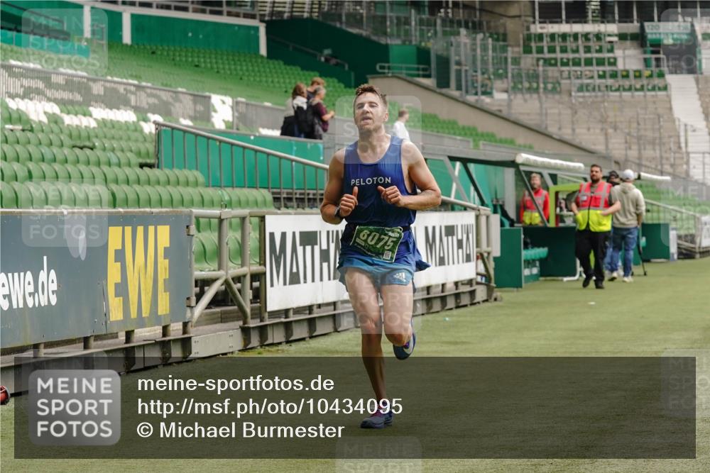 13.09.2026 - 21. swb-Marathon Bremen Michael Burmester http://msf.ph/oto/10434095 13.09.2026 12:35:17 Laufen im Stadion 250, 272, 299, 919, 1089, 1550, 1875, 1993, 4232, 7692, 13033, 417, 482, 573, 668, 943, 1020, 1126, 1357, 1507, 1606, 1629, 1639, 2100, 4474, 6507, 8044, 8285 meine-sportfotos.de