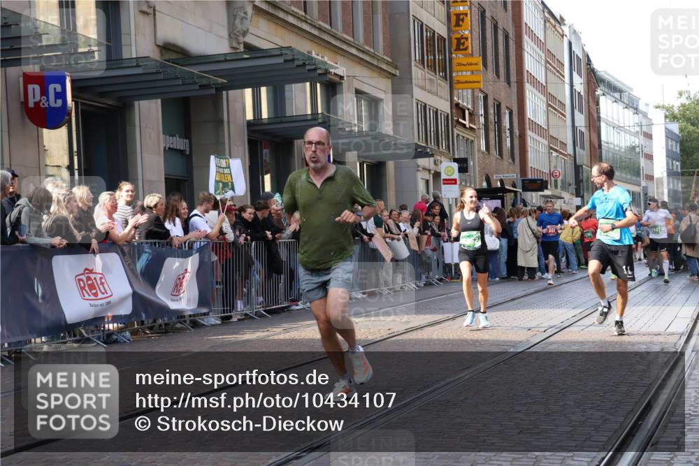 13.09.2026 - 21. swb-Marathon Bremen Strokosch-Dieckow http://msf.ph/oto/10434107 13.09.2026 13:13:04 Ziel 280, 621, 779, 987, 1207, 2130, 2360, 2401, 2882, 2962, 3566, 4582, 5345, 5769, 6038, 6394, 6407, 8197, 8464, 8477, 8568, 8840, 8963, 9442, 313, 868, 1513, 2350, 2442, 2498, 2559, 2801, 2858, 3625, 3988, 4605, 5379, 5965, 6349, 7874, 8029, 8291, 8419, 8798, 9092, 9217, 13106, 13140 meine-sportfotos.de