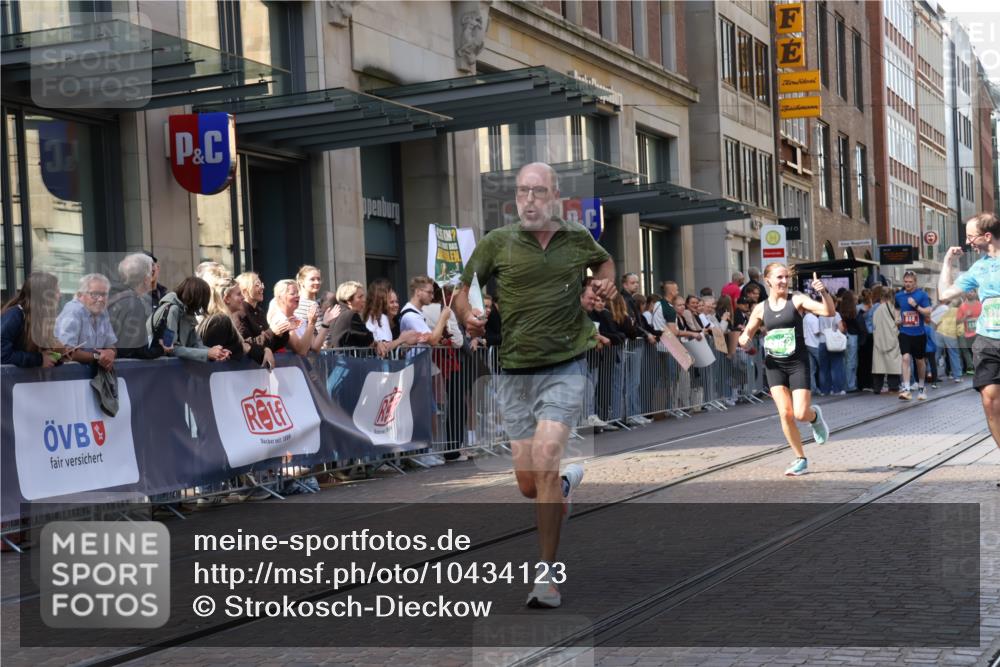 13.09.2026 - 21. swb-Marathon Bremen Strokosch-Dieckow http://msf.ph/oto/10434123 13.09.2026 13:13:04 Ziel 280, 621, 779, 987, 1207, 2130, 2360, 2401, 2882, 2962, 3566, 4582, 5345, 5769, 6038, 6394, 6407, 8197, 8464, 8477, 8568, 8840, 8963, 9442, 313, 868, 1513, 2350, 2442, 2498, 2559, 2801, 2858, 3625, 3988, 4605, 5379, 5965, 6349, 7874, 8029, 8291, 8419, 8798, 9092, 9217, 13106, 13140 meine-sportfotos.de