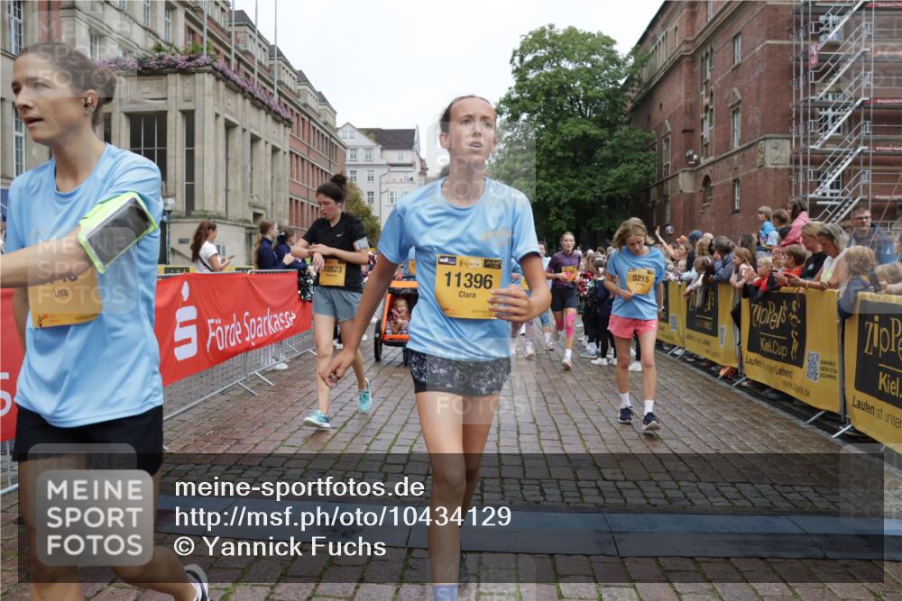 13.09.2026 - Kiel Lauf Yannick Fuchs http://msf.ph/oto/10434129 13.09.2026 09:47:54 Ziel 122, 218, 390, 1743, 2241, 2755, 3735, 3812, 4103, 4225, 4288, 4365, 4460, 5215, 6078, 6809, 6942, 7258, 8096, 10823, 11396, 11654, 12007, 12099, 12167, 12393, 466, 544, 591, 1324, 2870, 3192, 3373, 3629, 4011, 4400, 4479, 4480, 4952, 5517, 6072, 6575, 6639, 6696, 7767, 8231, 8503, 8540, 8777, 8833, 9528, 9634, 9697, 9936, 10789, 366, 872, 1227, 1713, 2970, 4219, 4467, 4710, 6242, 7070, 7481, 8080, 9694, 9755, 1235, 2587, 5167, 8524, 10076, 10555 meine-sportfotos.de