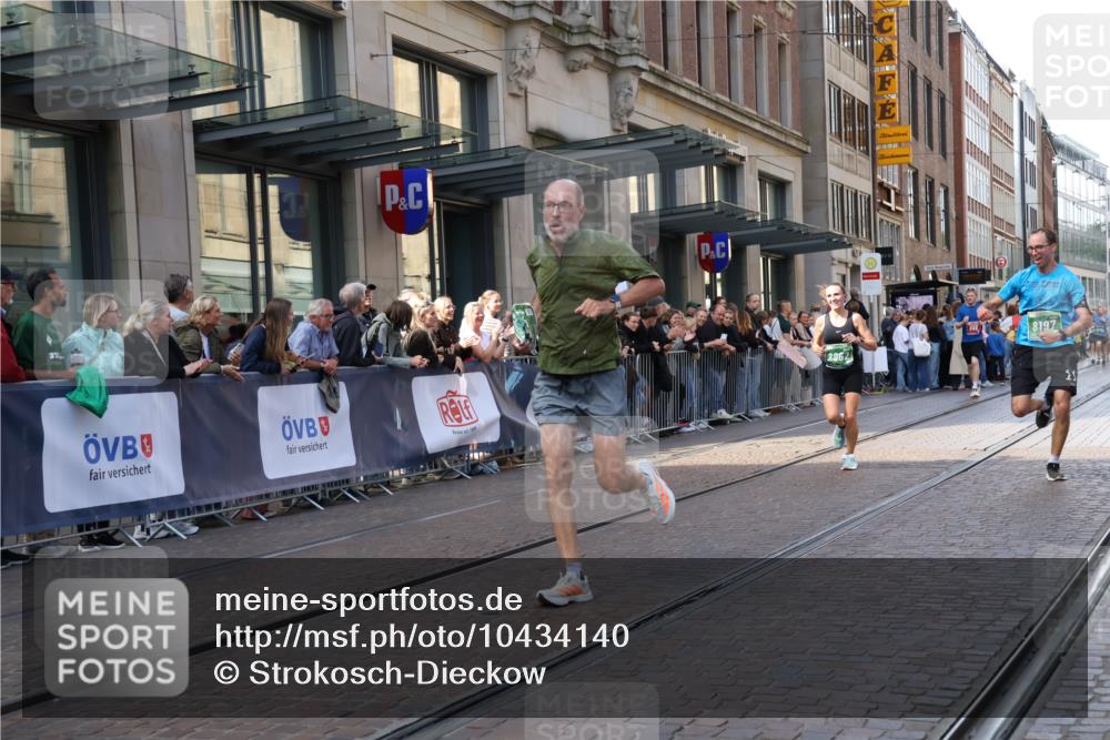 13.09.2026 - 21. swb-Marathon Bremen Strokosch-Dieckow http://msf.ph/oto/10434140 13.09.2026 13:13:05 Ziel 280, 621, 779, 987, 1207, 2130, 2360, 2401, 2882, 2962, 3566, 4582, 5345, 5769, 6038, 6394, 6407, 7493, 8197, 8464, 8477, 8568, 8840, 8963, 9442, 313, 868, 1207, 1513, 2350, 2442, 2498, 2559, 2801, 2858, 3625, 3988, 4605, 5379, 5965, 6349, 7874, 8029, 8291, 8419, 8798, 9092, 9217, 13140 meine-sportfotos.de