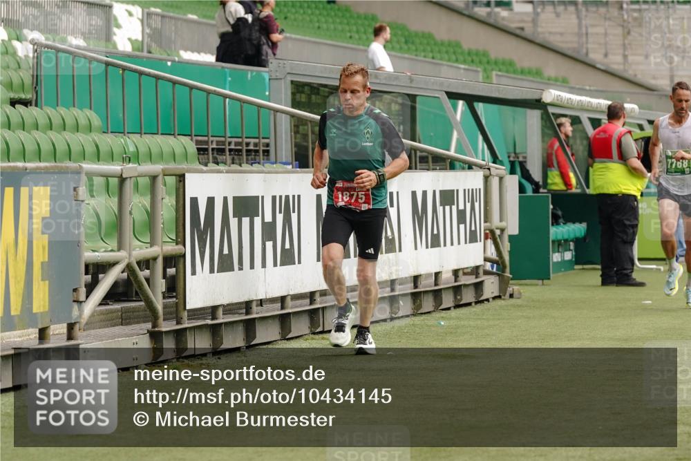 13.09.2026 - 21. swb-Marathon Bremen Michael Burmester http://msf.ph/oto/10434145 13.09.2026 12:35:36 Laufen im Stadion 250, 272, 365, 850, 1089, 1288, 1550, 1875, 1993, 4232, 7692, 8075, 13033, 417, 482, 573, 668, 943, 1020, 1126, 1507, 1606, 1629, 2100, 4474, 6507, 8044, 8285 meine-sportfotos.de