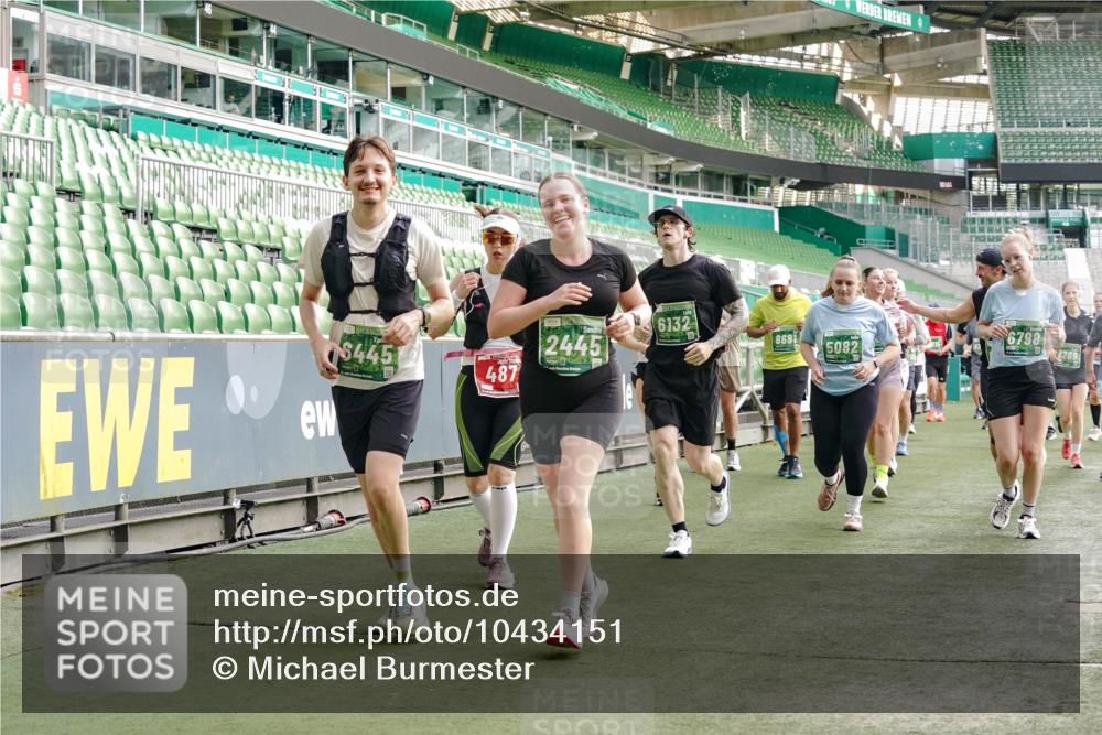 13.09.2026 - 21. swb-Marathon Bremen Michael Burmester http://msf.ph/oto/10434151 13.09.2026 13:33:01 Laufen im Stadion 155, 344, 350, 386, 428, 490, 594, 617, 690, 765, 786, 787, 1001, 1051, 1098, 1133, 1142, 1292, 1310, 1326, 1377, 1427, 1557, 1591, 1592, 1760, 1801, 1869, 1892, 1897, 1923, 2077, 2132, 2226, 2230, 2231, 2253, 2270, 2274, 2320, 2344, 2374, 2399, 2400, 2456, 2479, 2514, 2515, 2523, 2539, 2556, 2616, 2630, 2649, 2718, 2769, 2787, 2848, 2945, 2982, 3014, 3140, 3223, 3350, 3379, 3443, 3503, 3572, 3577, 3601, 3614, 3644, 3736, 3746, 3797, 3901, 3911, 3944, 3952, 3960 meine-sportfotos.de