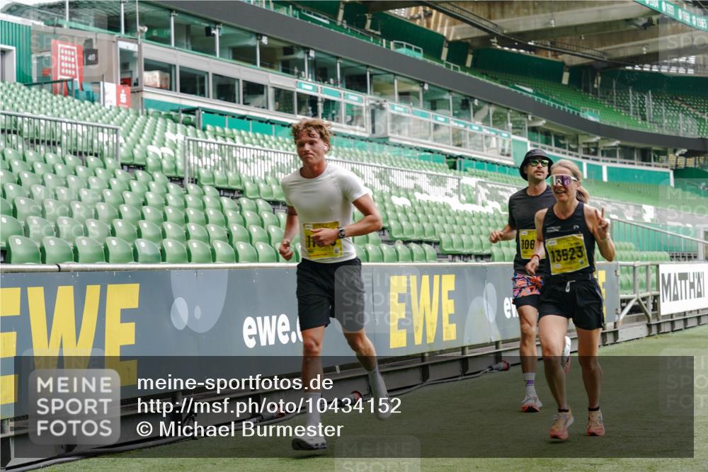 13.09.2026 - 21. swb-Marathon Bremen Michael Burmester http://msf.ph/oto/10434152 13.09.2026 10:24:49 Laufen im Stadion 10143, 10235, 10312, 10328, 10336, 10337, 10341, 10346, 10358, 10456, 10520, 10592, 10593, 10618, 10632, 10775, 10782, 10816, 10861, 10972, 10988, 11020, 11042, 11108, 11143, 11201, 11265, 11312, 11373, 11375, 11426, 11442, 11447, 11468, 11527, 11607, 11615, 11628, 11630, 11632, 11704, 11713, 11758, 11779, 11826, 11895, 11903, 11948, 12144, 12246, 12281, 12404, 12406, 12426, 12442, 12468, 12469, 12477, 12525, 13520, 13566, 13580, 13585, 13586 meine-sportfotos.de