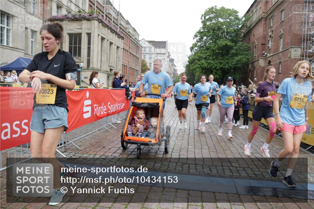 13.09.2026 - Kiel Lauf Yannick Fuchs http://msf.ph/oto/10434153 13.09.2026 09:47:55 Ziel 122, 218, 390, 1743, 2241, 2755, 3735, 3812, 4103, 4225, 4288, 4365, 4460, 4710, 5215, 6078, 6809, 6942, 7258, 8096, 10823, 11396, 11654, 12007, 12099, 12167, 12393, 390, 466, 544, 591, 1324, 2870, 3192, 3373, 3629, 4011, 4400, 4479, 4480, 4952, 5517, 6072, 6575, 6639, 6696, 7767, 8231, 8503, 8540, 8777, 8833, 9528, 9634, 9697, 9936, 10789, 366, 872, 1227, 1713, 2970, 4219, 4467, 6242, 7070, 7247, 7481, 8080, 9694, 9755, 1235, 5167, 8524, 10076, 10555 meine-sportfotos.de