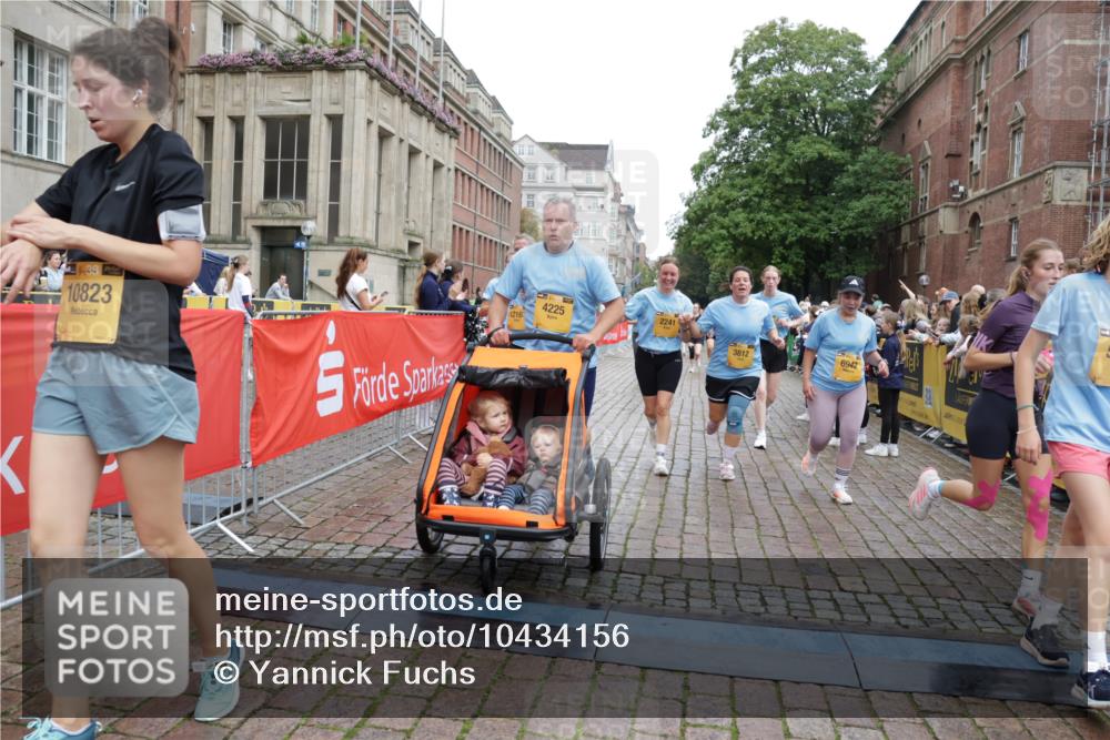 13.09.2026 - Kiel Lauf Yannick Fuchs http://msf.ph/oto/10434156 13.09.2026 09:47:55 Ziel 122, 218, 390, 1743, 2241, 2755, 3735, 3812, 4103, 4225, 4288, 4365, 4460, 4710, 5215, 6078, 6809, 6942, 7258, 8096, 10823, 11396, 11654, 12007, 12099, 12167, 12393, 390, 466, 544, 591, 1324, 2870, 3192, 3373, 3629, 4011, 4400, 4479, 4480, 4952, 5517, 6072, 6575, 6639, 6696, 7767, 8231, 8503, 8540, 8777, 8833, 9528, 9634, 9697, 9936, 10789, 366, 872, 1227, 1713, 2970, 4219, 4467, 6242, 7070, 7247, 7481, 8080, 9694, 9755, 1235, 5167, 8524, 10076, 10555 meine-sportfotos.de