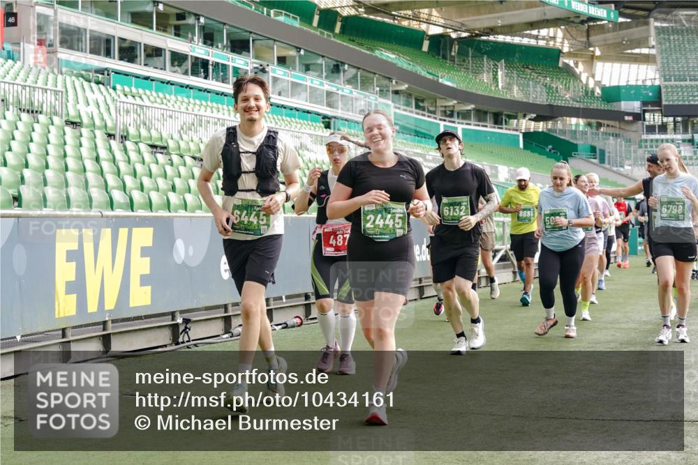 13.09.2026 - 21. swb-Marathon Bremen Michael Burmester http://msf.ph/oto/10434161 13.09.2026 13:33:01 Laufen im Stadion 155, 344, 350, 386, 428, 490, 594, 617, 690, 765, 786, 787, 1001, 1051, 1098, 1133, 1142, 1292, 1310, 1326, 1377, 1427, 1557, 1591, 1592, 1760, 1801, 1869, 1892, 1897, 1923, 2077, 2132, 2226, 2230, 2231, 2253, 2270, 2274, 2320, 2344, 2374, 2399, 2400, 2456, 2479, 2514, 2515, 2523, 2539, 2556, 2616, 2630, 2649, 2718, 2769, 2787, 2848, 2945, 2982, 3014, 3140, 3223, 3350, 3379, 3443, 3503, 3572, 3577, 3601, 3614, 3644, 3736, 3746, 3797, 3901, 3911, 3944, 3952, 3960 meine-sportfotos.de