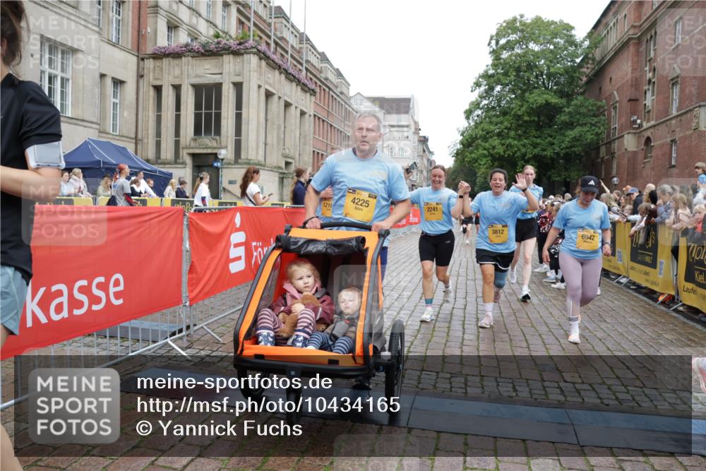13.09.2026 - Kiel Lauf Yannick Fuchs http://msf.ph/oto/10434165 13.09.2026 09:47:55 Ziel 122, 218, 390, 1743, 2241, 2755, 3735, 3812, 4103, 4225, 4288, 4365, 4460, 4710, 5215, 6078, 6809, 6942, 7258, 8096, 10823, 11396, 11654, 12007, 12099, 12167, 12393, 390, 466, 544, 591, 1324, 2870, 3192, 3373, 3629, 4011, 4400, 4479, 4480, 4952, 5517, 6072, 6575, 6639, 6696, 7767, 8231, 8503, 8540, 8777, 8833, 9528, 9634, 9697, 9936, 10789, 366, 872, 1227, 1713, 2970, 4219, 4467, 6242, 7070, 7247, 7481, 8080, 9694, 9755, 1235, 5167, 8524, 10076, 10555 meine-sportfotos.de