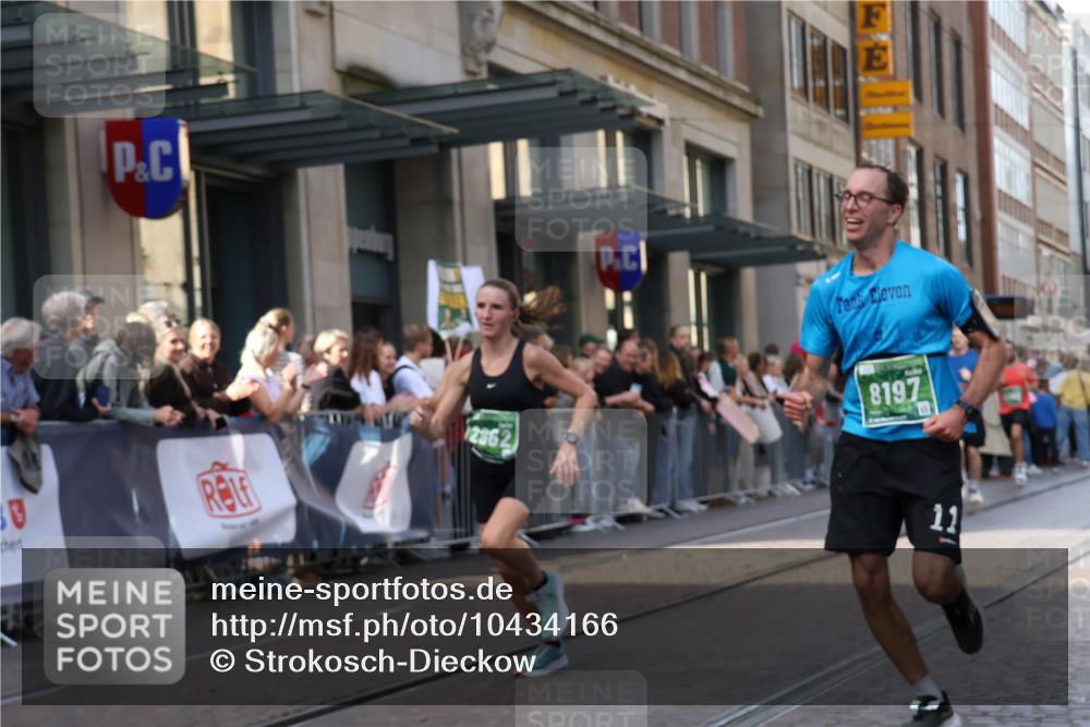 13.09.2026 - 21. swb-Marathon Bremen Strokosch-Dieckow http://msf.ph/oto/10434166 13.09.2026 13:13:06 Ziel 280, 621, 779, 987, 2130, 2360, 2401, 2767, 2882, 2962, 3566, 4582, 5345, 5769, 6038, 6394, 6407, 7493, 8197, 8464, 8477, 8568, 8840, 8963, 9442, 313, 868, 987, 1207, 1513, 2350, 2442, 2498, 2559, 2801, 2858, 3625, 4605, 5379, 5965, 6349, 7874, 8029, 8291, 8419, 8798, 9092, 9217, 13140 meine-sportfotos.de