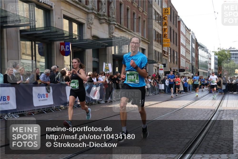 13.09.2026 - 21. swb-Marathon Bremen Strokosch-Dieckow http://msf.ph/oto/10434180 13.09.2026 13:13:06 Ziel 280, 621, 779, 987, 2130, 2360, 2401, 2767, 2882, 2962, 3566, 4582, 5345, 5769, 6038, 6394, 6407, 7493, 8197, 8464, 8477, 8568, 8840, 8963, 9442, 313, 868, 987, 1207, 1513, 2350, 2442, 2498, 2559, 2801, 2858, 3625, 4605, 5379, 5965, 6349, 7874, 8029, 8291, 8419, 8798, 9092, 9217, 13140 meine-sportfotos.de