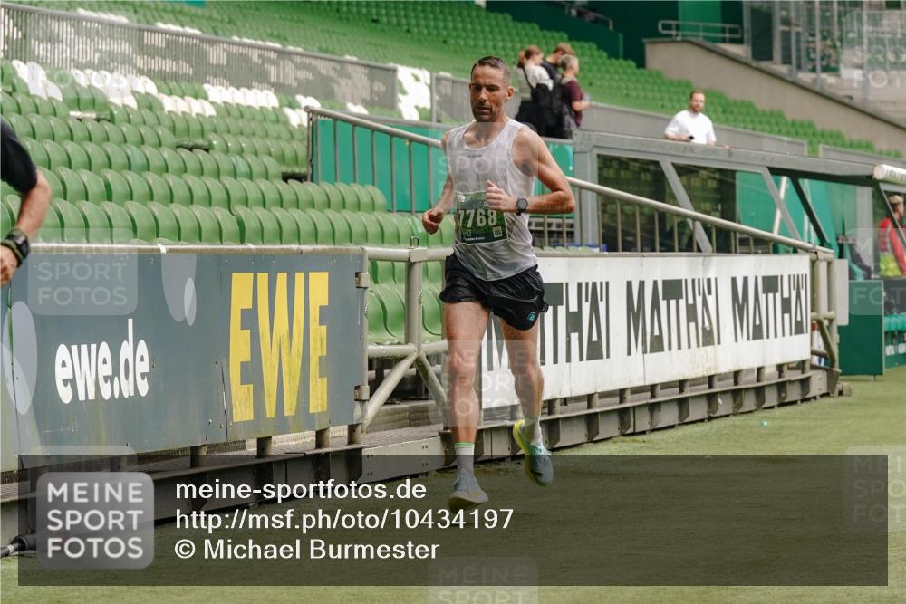 13.09.2026 - 21. swb-Marathon Bremen Michael Burmester http://msf.ph/oto/10434197 13.09.2026 12:35:40 Laufen im Stadion 250, 272, 365, 850, 1089, 1288, 1550, 1875, 1993, 4232, 7692, 8075, 13033, 417, 482, 573, 668, 943, 1020, 1126, 1507, 1606, 1629, 2100, 4474, 6507, 8044, 8285 meine-sportfotos.de
