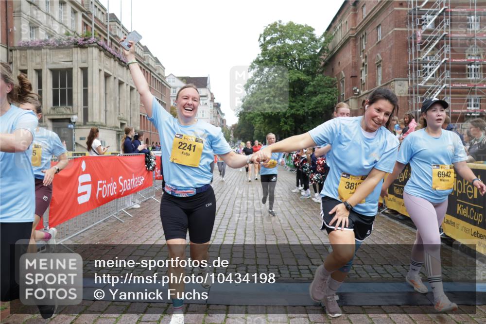 13.09.2026 - Kiel Lauf Yannick Fuchs http://msf.ph/oto/10434198 13.09.2026 09:47:57 Ziel 122, 218, 1713, 1743, 2241, 2755, 3735, 3812, 4225, 4288, 4365, 4460, 4710, 5215, 6809, 6942, 7258, 8096, 9694, 10823, 11396, 11654, 12007, 12167, 12393, 390, 466, 544, 591, 2870, 3192, 3373, 3629, 3735, 4011, 4103, 4400, 4479, 4480, 4952, 5517, 6072, 6078, 6639, 6696, 7767, 8503, 8540, 8777, 8833, 9528, 9634, 9697, 9936, 10789, 12099, 366, 872, 1047, 1227, 1976, 2656, 2671, 2970, 4219, 4467, 6242, 7070, 7247, 7481, 8080, 9755, 10200, 10555 meine-sportfotos.de