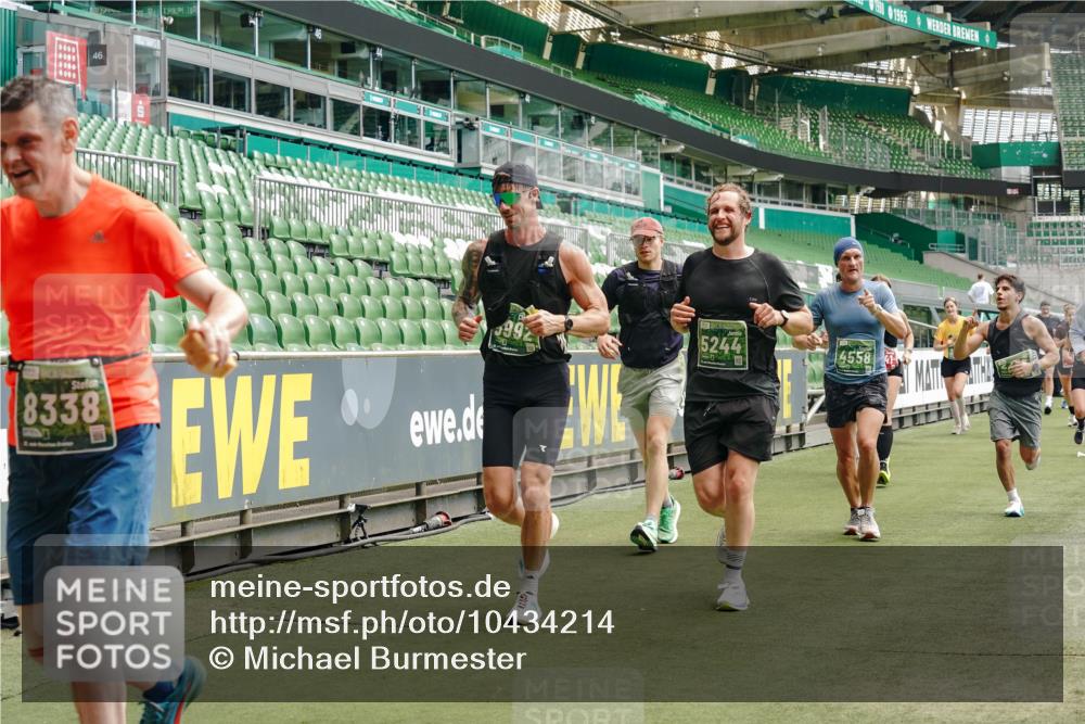 13.09.2026 - 21. swb-Marathon Bremen Michael Burmester http://msf.ph/oto/10434214 13.09.2026 13:05:07 Laufen im Stadion 178, 209, 210, 217, 244, 323, 394, 534, 536, 565, 647, 881, 891, 900, 1073, 1239, 1243, 1307, 1308, 1343, 1373, 1380, 1456, 1479, 1533, 1627, 1649, 1653, 1656, 1687, 1780, 1914, 1932, 1941, 2023, 2089, 2126, 2241, 2244, 2265, 2301, 2310, 2369, 2430, 2452, 2464, 2602, 2723, 2742, 2764, 2851, 2867, 2872, 2891, 2910, 2919, 2957, 2959, 2985, 3028, 3030, 3115, 3217, 3278, 3320, 3343, 3419, 3425, 3444, 3454, 3485, 3521, 3579, 3796, 3909, 242 meine-sportfotos.de