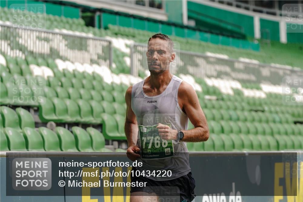 13.09.2026 - 21. swb-Marathon Bremen Michael Burmester http://msf.ph/oto/10434220 13.09.2026 12:35:42 Laufen im Stadion 250, 272, 365, 850, 1089, 1288, 1550, 1875, 1993, 4232, 7692, 8075, 13033, 417, 482, 573, 668, 943, 1020, 1126, 1507, 1606, 1629, 2100, 4474, 6507, 8044, 8285 meine-sportfotos.de