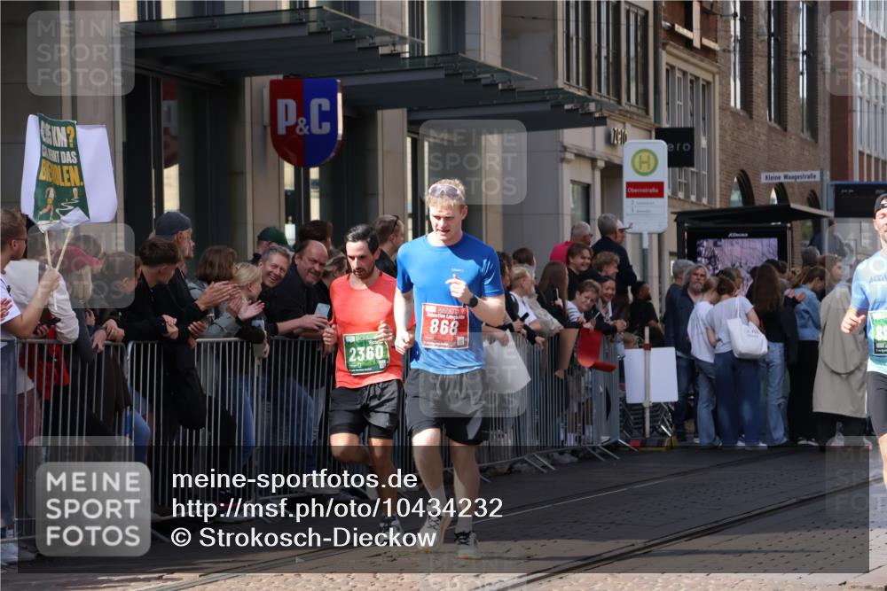 13.09.2026 - 21. swb-Marathon Bremen Strokosch-Dieckow http://msf.ph/oto/10434232 13.09.2026 13:13:09 Ziel 280, 779, 2130, 2360, 2401, 2767, 2882, 2962, 3566, 6038, 6394, 6407, 7493, 8197, 8464, 8477, 8568, 8840, 8963, 9442, 313, 621, 868, 987, 1207, 1513, 2350, 2442, 2498, 2559, 2801, 2858, 3625, 4582, 5345, 5379, 5769, 5965, 6349, 7874, 8291, 8419, 8464, 8798, 9092, 9217, 13140 meine-sportfotos.de