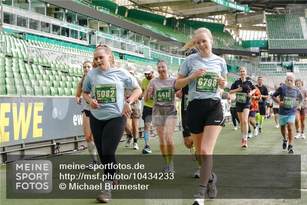 13.09.2026 - 21. swb-Marathon Bremen Michael Burmester http://msf.ph/oto/10434233 13.09.2026 13:33:04 Laufen im Stadion 155, 344, 350, 386, 428, 490, 594, 617, 690, 765, 786, 787, 1001, 1051, 1098, 1133, 1142, 1292, 1326, 1377, 1427, 1557, 1591, 1592, 1661, 1760, 1801, 1869, 1897, 1923, 1996, 2077, 2132, 2226, 2230, 2231, 2253, 2270, 2274, 2320, 2344, 2374, 2399, 2400, 2456, 2479, 2514, 2515, 2523, 2539, 2543, 2556, 2616, 2630, 2649, 2718, 2757, 2769, 2787, 2848, 2945, 2982, 3014, 3140, 3223, 3350, 3379, 3443, 3503, 3572, 3577, 3601, 3614, 3644, 3736, 3746, 3797, 3875, 3901, 3911, 3952, 3960 meine-sportfotos.de