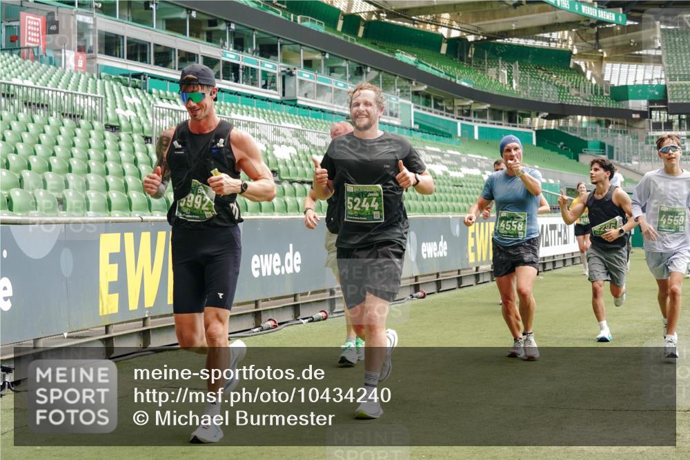 13.09.2026 - 21. swb-Marathon Bremen Michael Burmester http://msf.ph/oto/10434240 13.09.2026 13:05:08 Laufen im Stadion 178, 209, 210, 217, 244, 323, 394, 534, 536, 565, 647, 881, 891, 900, 1073, 1239, 1243, 1307, 1308, 1343, 1373, 1380, 1456, 1479, 1533, 1627, 1649, 1653, 1656, 1687, 1780, 1914, 1932, 1941, 2023, 2076, 2089, 2126, 2241, 2244, 2265, 2301, 2310, 2369, 2430, 2452, 2464, 2602, 2723, 2742, 2764, 2851, 2867, 2872, 2891, 2910, 2919, 2957, 2959, 2985, 3028, 3030, 3115, 3217, 3278, 3320, 3343, 3419, 3425, 3444, 3454, 3485, 3521, 3579, 3796, 3909, 242 meine-sportfotos.de