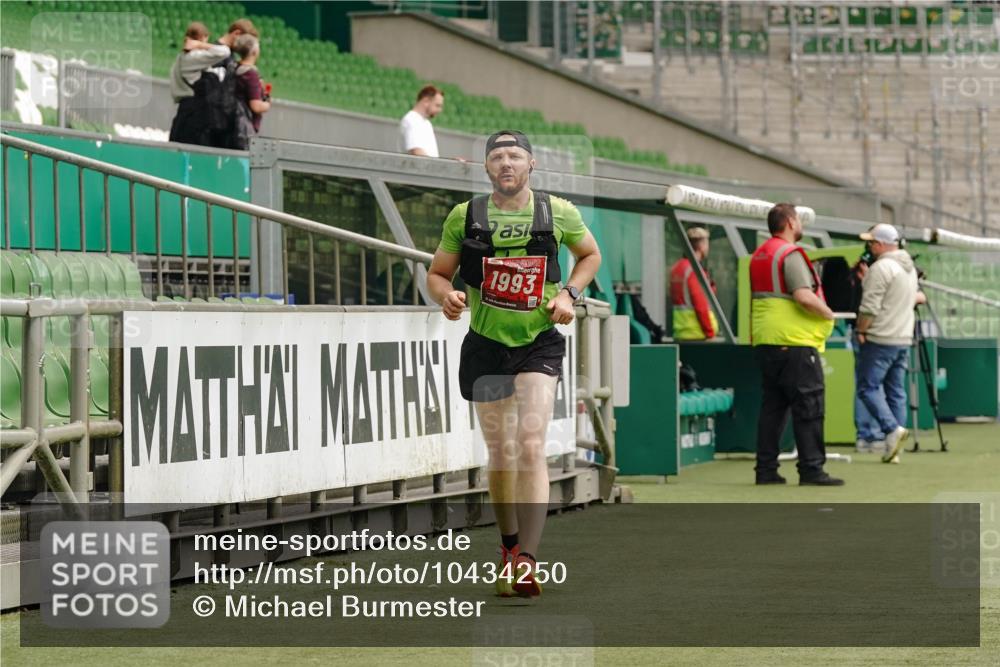 13.09.2026 - 21. swb-Marathon Bremen Michael Burmester http://msf.ph/oto/10434250 13.09.2026 12:35:45 Laufen im Stadion 250, 272, 365, 850, 1089, 1288, 1550, 1875, 1993, 4232, 7692, 7768, 8075, 13033, 417, 482, 573, 668, 943, 1020, 1126, 1507, 1606, 1629, 2100, 4474, 6507, 8044 meine-sportfotos.de