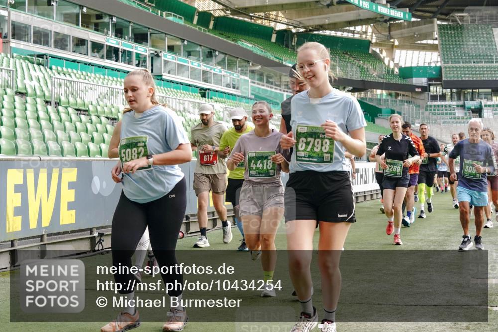 13.09.2026 - 21. swb-Marathon Bremen Michael Burmester http://msf.ph/oto/10434254 13.09.2026 13:33:04 Laufen im Stadion 155, 344, 350, 386, 428, 490, 594, 617, 690, 765, 786, 787, 1001, 1051, 1098, 1133, 1142, 1292, 1326, 1377, 1427, 1557, 1591, 1592, 1661, 1760, 1801, 1869, 1897, 1923, 1996, 2077, 2132, 2226, 2230, 2231, 2253, 2270, 2274, 2320, 2344, 2374, 2399, 2400, 2456, 2479, 2514, 2515, 2523, 2539, 2543, 2556, 2616, 2630, 2649, 2718, 2757, 2769, 2787, 2848, 2945, 2982, 3014, 3140, 3223, 3350, 3379, 3443, 3503, 3572, 3577, 3601, 3614, 3644, 3736, 3746, 3797, 3875, 3901, 3911, 3952, 3960 meine-sportfotos.de