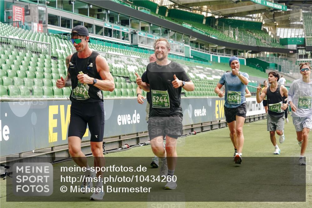 13.09.2026 - 21. swb-Marathon Bremen Michael Burmester http://msf.ph/oto/10434260 13.09.2026 13:05:08 Laufen im Stadion 178, 209, 210, 217, 244, 323, 394, 534, 536, 565, 647, 881, 891, 900, 1073, 1239, 1243, 1307, 1308, 1343, 1373, 1380, 1456, 1479, 1533, 1627, 1649, 1653, 1656, 1687, 1780, 1914, 1932, 1941, 2023, 2076, 2089, 2126, 2241, 2244, 2265, 2301, 2310, 2369, 2430, 2452, 2464, 2602, 2723, 2742, 2764, 2851, 2867, 2872, 2891, 2910, 2919, 2957, 2959, 2985, 3028, 3030, 3115, 3217, 3278, 3320, 3343, 3419, 3425, 3444, 3454, 3485, 3521, 3579, 3796, 3909, 242 meine-sportfotos.de