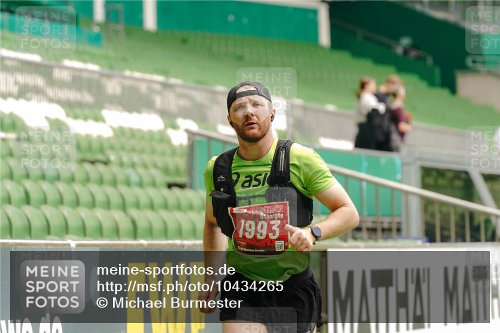 13.09.2026 - 21. swb-Marathon Bremen Michael Burmester http://msf.ph/oto/10434265 13.09.2026 12:35:48 Laufen im Stadion 250, 272, 365, 850, 1089, 1288, 1550, 1875, 1993, 4232, 7692, 7768, 8075, 13033, 417, 482, 573, 668, 943, 1020, 1126, 1507, 1606, 1629, 2100, 4474, 6507, 8044 meine-sportfotos.de