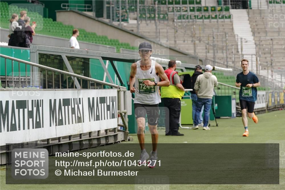 13.09.2026 - 21. swb-Marathon Bremen Michael Burmester http://msf.ph/oto/10434271 13.09.2026 12:36:01 Laufen im Stadion 250, 272, 365, 850, 1288, 1550, 1875, 1993, 4232, 7692, 7768, 8075, 13033, 417, 482, 573, 668, 943, 1020, 1126, 1507, 1606, 1629, 2100, 7741, 8044 meine-sportfotos.de