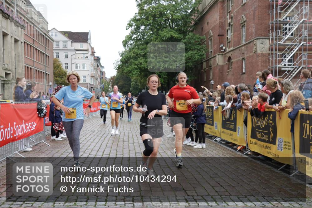 13.09.2026 - Kiel Lauf Yannick Fuchs http://msf.ph/oto/10434294 13.09.2026 09:48:00 Ziel 122, 218, 366, 1713, 1743, 2241, 2755, 3812, 4225, 4288, 4467, 4710, 5215, 6242, 6809, 6942, 7258, 9694, 10823, 11396, 12007, 12167, 12393, 390, 466, 591, 1743, 3192, 3373, 3629, 3735, 4011, 4103, 4365, 4400, 4460, 4479, 4480, 4952, 5517, 6072, 6078, 6639, 6696, 7767, 8096, 8503, 8540, 8777, 8833, 9528, 9634, 9697, 9936, 10789, 11396, 11654, 12099, 872, 1047, 1227, 1976, 2656, 2671, 2970, 4219, 5185, 5825, 6464, 7070, 7247, 7481, 8080, 9755, 10200, 10555 meine-sportfotos.de
