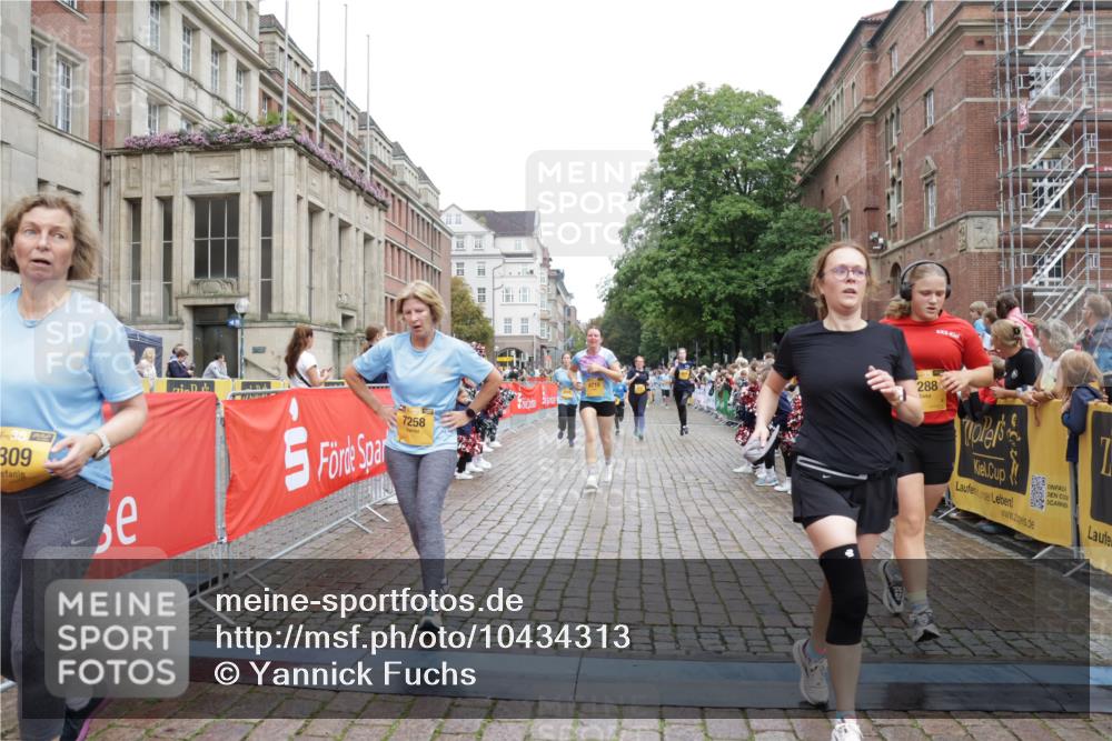 13.09.2026 - Kiel Lauf Yannick Fuchs http://msf.ph/oto/10434313 13.09.2026 09:48:01 Ziel 122, 218, 366, 1227, 1713, 2241, 2755, 3812, 4225, 4288, 4467, 4710, 5215, 6242, 6809, 6942, 7258, 9694, 10823, 12007, 12167, 12393, 390, 466, 591, 1743, 3192, 3373, 3629, 3735, 4011, 4103, 4365, 4400, 4460, 4479, 4480, 4952, 5517, 6072, 6078, 6639, 6696, 7767, 8096, 8503, 8540, 8777, 8833, 9528, 9634, 9697, 9936, 10789, 11396, 11654, 12099, 872, 1047, 1976, 2656, 2671, 2970, 4219, 5185, 5825, 6464, 7070, 7247, 7481, 8080, 9755, 10200 meine-sportfotos.de