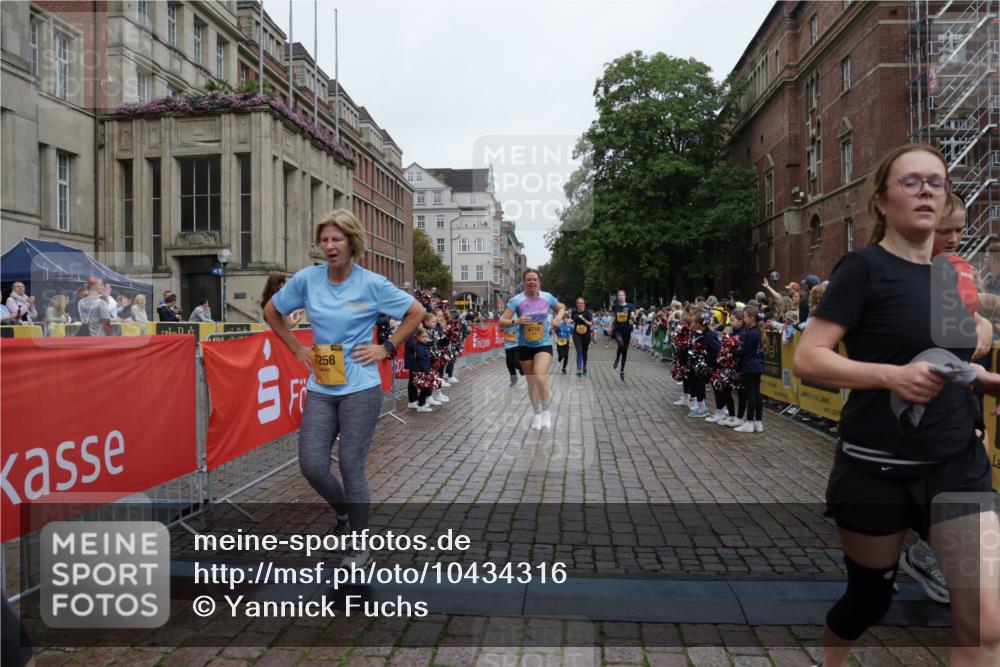 13.09.2026 - Kiel Lauf Yannick Fuchs http://msf.ph/oto/10434316 13.09.2026 09:48:01 Ziel 122, 218, 366, 1227, 1713, 2241, 2755, 3812, 4225, 4288, 4467, 4710, 5215, 6242, 6809, 6942, 7258, 9694, 10823, 12007, 12167, 12393, 390, 466, 591, 1743, 3192, 3373, 3629, 3735, 4011, 4103, 4365, 4400, 4460, 4479, 4480, 4952, 5517, 6072, 6078, 6639, 6696, 7767, 8096, 8503, 8540, 8777, 8833, 9528, 9634, 9697, 9936, 10789, 11396, 11654, 12099, 872, 1047, 1976, 2656, 2671, 2970, 4219, 5185, 5825, 6464, 7070, 7247, 7481, 8080, 9755, 10200 meine-sportfotos.de