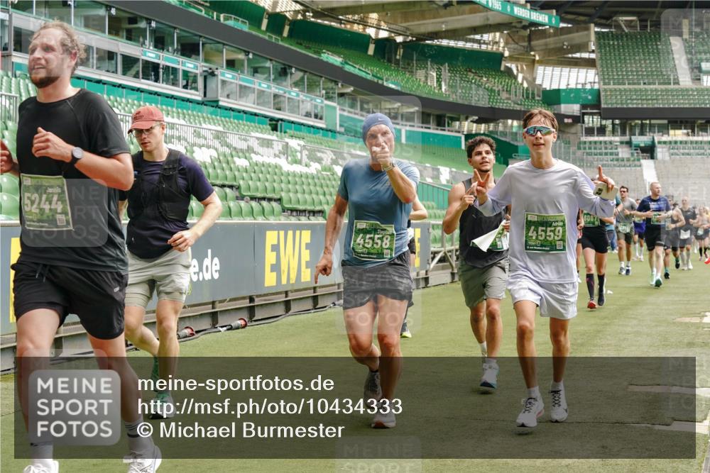 13.09.2026 - 21. swb-Marathon Bremen Michael Burmester http://msf.ph/oto/10434333 13.09.2026 13:05:09 Laufen im Stadion 178, 209, 210, 217, 244, 323, 394, 534, 536, 565, 647, 881, 891, 900, 1073, 1239, 1243, 1307, 1308, 1343, 1373, 1380, 1456, 1479, 1533, 1627, 1649, 1653, 1656, 1687, 1780, 1914, 1932, 1941, 2023, 2076, 2089, 2126, 2241, 2244, 2265, 2301, 2310, 2369, 2430, 2452, 2464, 2602, 2723, 2742, 2764, 2851, 2867, 2872, 2891, 2910, 2919, 2957, 2959, 2985, 3028, 3030, 3115, 3217, 3278, 3320, 3343, 3419, 3425, 3444, 3454, 3485, 3521, 3579, 3796, 3909, 242 meine-sportfotos.de