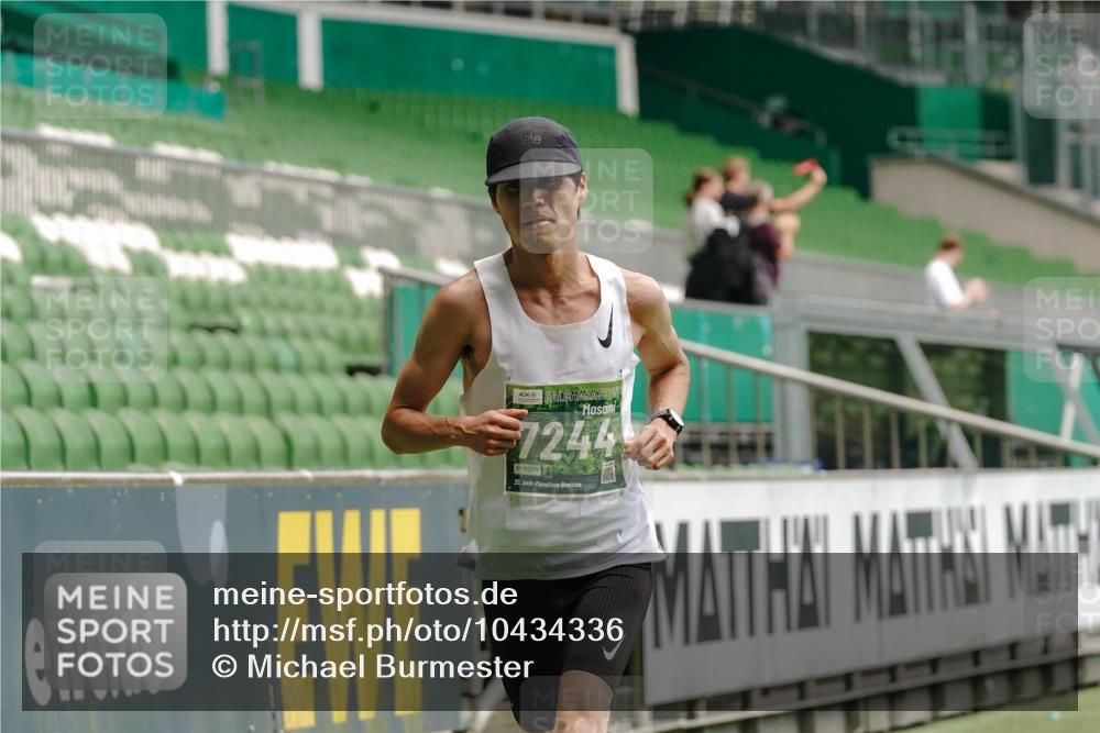 13.09.2026 - 21. swb-Marathon Bremen Michael Burmester http://msf.ph/oto/10434336 13.09.2026 12:36:04 Laufen im Stadion 365, 850, 1288, 1485, 1550, 1875, 1993, 4232, 7692, 7768, 8075, 13033, 417, 482, 668, 943, 1020, 1126, 1507, 1606, 1629, 2100, 7741, 8044 meine-sportfotos.de