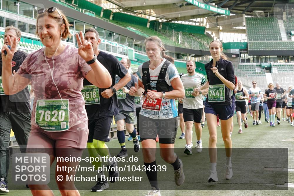 13.09.2026 - 21. swb-Marathon Bremen Michael Burmester http://msf.ph/oto/10434339 13.09.2026 13:33:10 Laufen im Stadion 155, 344, 350, 386, 428, 490, 594, 617, 690, 765, 786, 787, 1001, 1048, 1051, 1098, 1133, 1292, 1326, 1377, 1427, 1557, 1591, 1592, 1661, 1760, 1801, 1869, 1897, 1923, 1996, 2077, 2132, 2226, 2230, 2231, 2253, 2270, 2274, 2320, 2344, 2374, 2399, 2400, 2456, 2479, 2514, 2515, 2523, 2539, 2543, 2556, 2616, 2630, 2641, 2649, 2718, 2757, 2769, 2787, 2848, 2945, 2982, 3014, 3350, 3379, 3443, 3503, 3572, 3577, 3601, 3614, 3644, 3746, 3797, 3875, 3901, 3911, 3952, 3960, 4001 meine-sportfotos.de