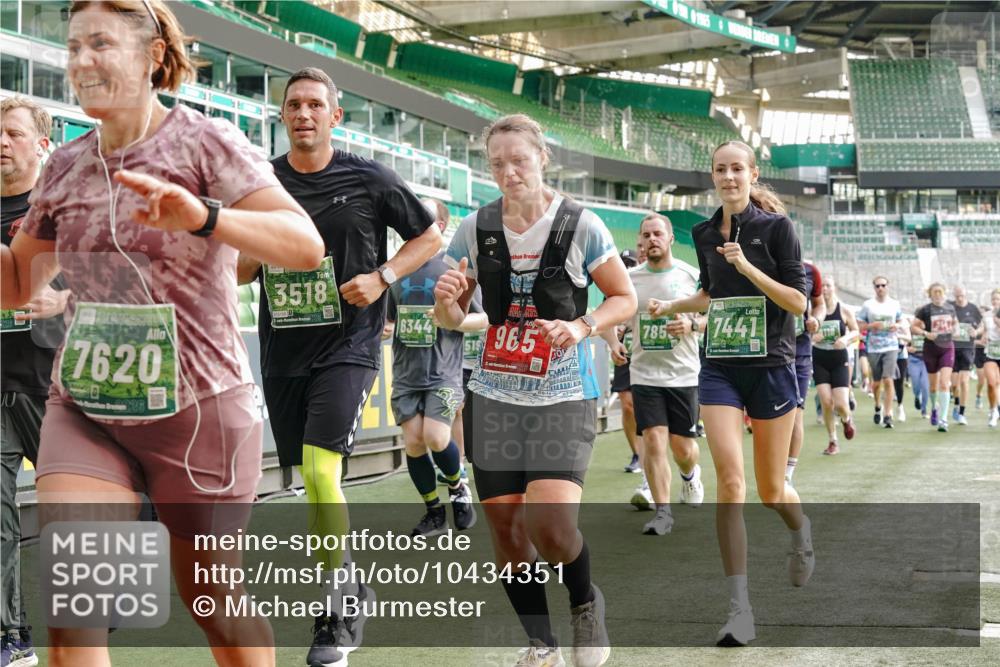 13.09.2026 - 21. swb-Marathon Bremen Michael Burmester http://msf.ph/oto/10434351 13.09.2026 13:33:10 Laufen im Stadion 155, 344, 350, 386, 428, 490, 594, 617, 690, 765, 786, 787, 1001, 1048, 1051, 1098, 1133, 1292, 1326, 1377, 1427, 1557, 1591, 1592, 1661, 1760, 1801, 1869, 1897, 1923, 1996, 2077, 2132, 2226, 2230, 2231, 2253, 2270, 2274, 2320, 2344, 2374, 2399, 2400, 2456, 2479, 2514, 2515, 2523, 2539, 2543, 2556, 2616, 2630, 2641, 2649, 2718, 2757, 2769, 2787, 2848, 2945, 2982, 3014, 3350, 3379, 3443, 3503, 3572, 3577, 3601, 3614, 3644, 3746, 3797, 3875, 3901, 3911, 3952, 3960, 4001 meine-sportfotos.de